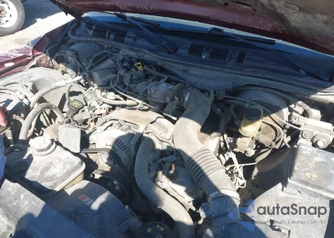 2004 Ford Crown Victoria Lx z USA, uszkodzony, nr VIN 2FAFP74W94X116954